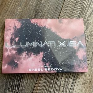 Illuminating X Isa eyeshadow palette